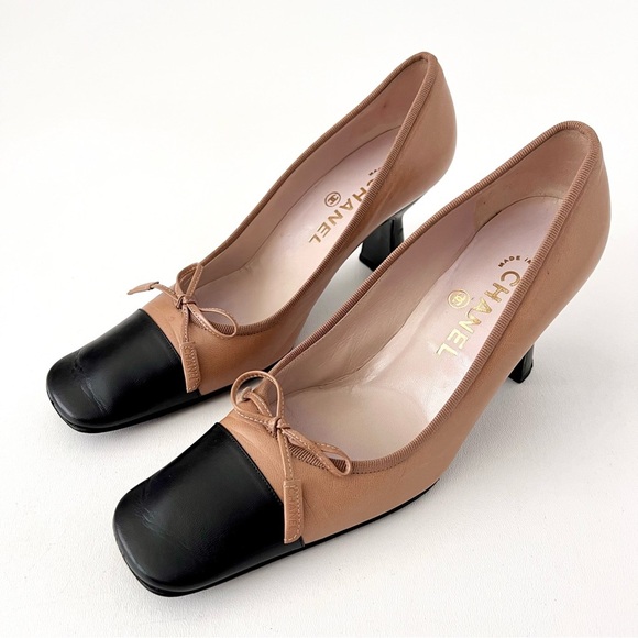 CHANEL | Vintage Beige & Black Leather Cap Toe Square Pumps Bow Logo EU 37.5 - Picture 1 of 16